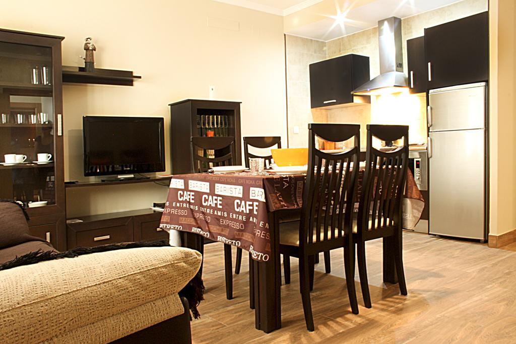 Apartamentos Turisticos Cullar Vega Bilik gambar